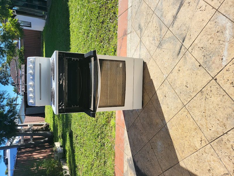 54cm Westinghouse Upright electrical stove.63021279127298112