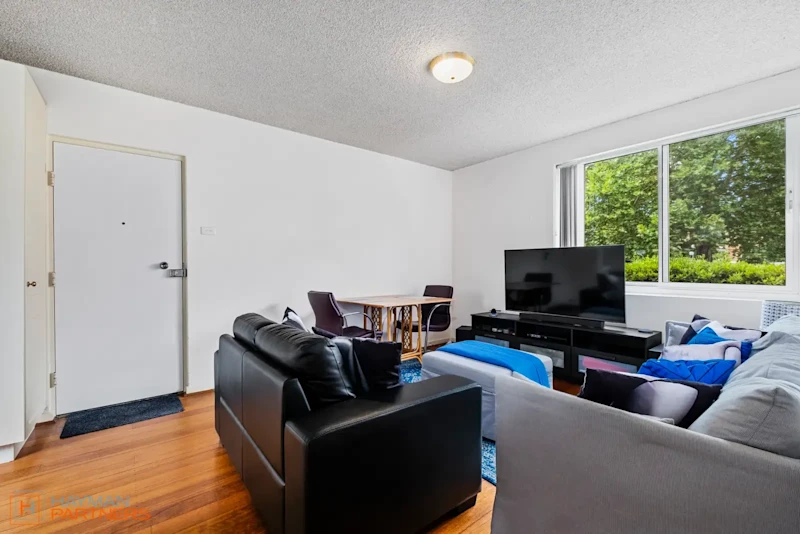 First floor unit in highly convenient location62929677909506113