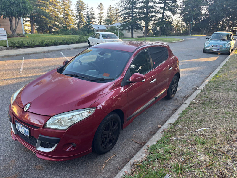 2010 automatic Renault Megane63008424197378113