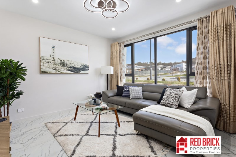 INVESTORS ONLY - OFFERS OVER $1,390,000 ONLY - RENTED $950 PER WEEK62929679553923111