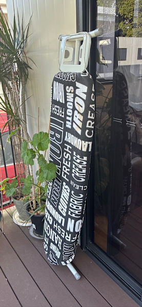 Ironing board $1063022634444675111