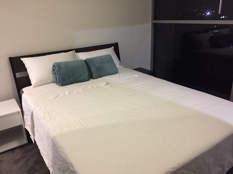 Queen size bed frame and mattress (incl. cover sheets)62863413017603111