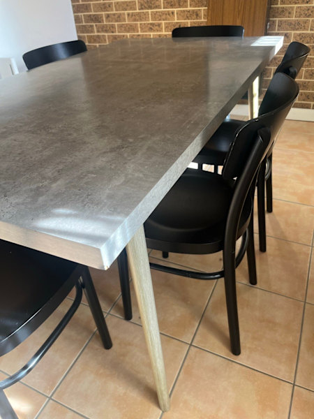 Table and six chairs62863406583681111