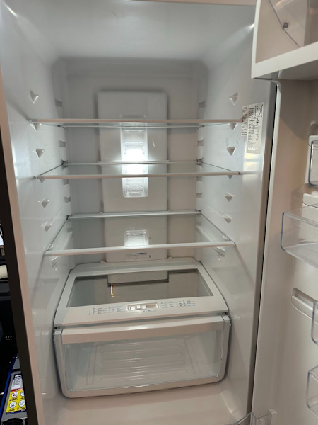 *Delivery available* Westinghouse 369L fridge63017766063234111
