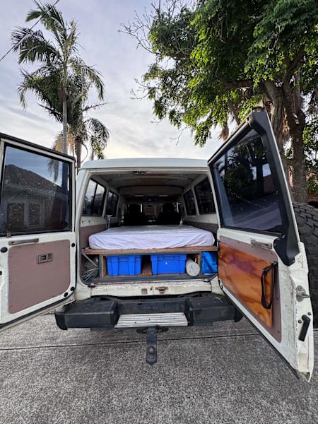 1990 Toyota Troopcarrier (Engineered)63437623817985113
