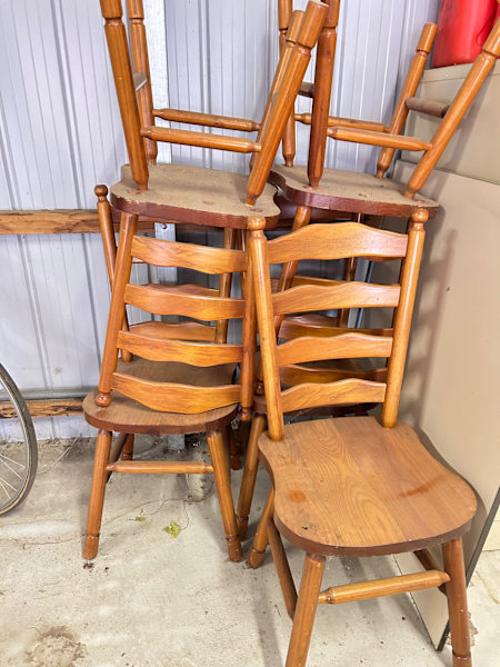 Wooden dining table62863372840323111