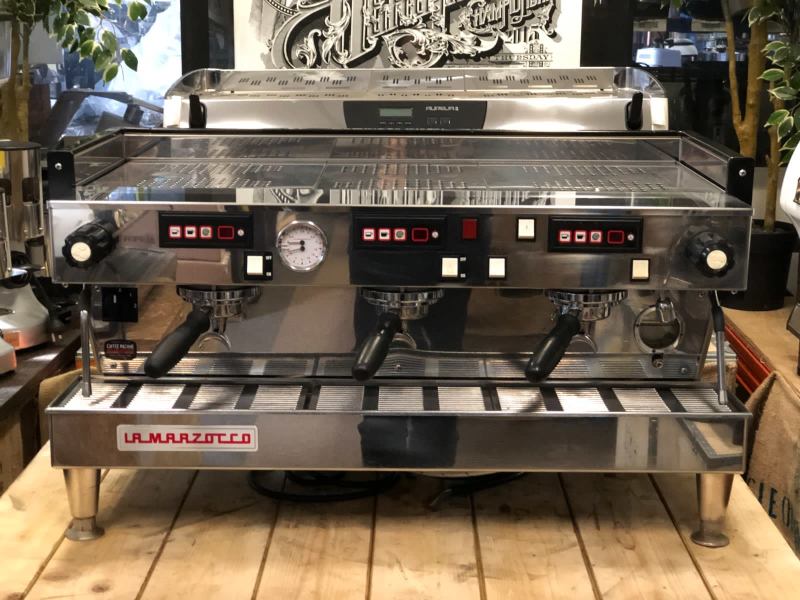 LA MARZOCCO LINEA CLASSIC 3 GRP GOLDEN BROWN ESPRESSO COFFEE MACHINE63442044176003112