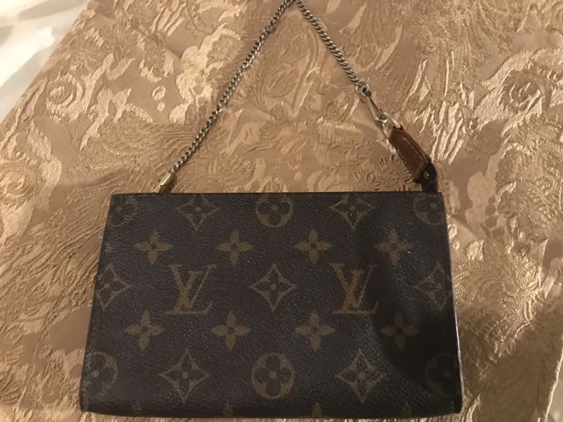 Louis Vuitton LV Pallas Clutch Review/ 2 year Wear and Tear/ Whats In my  bag/Mod Shots 