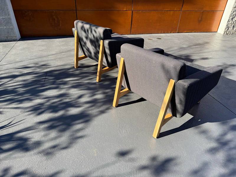 2 Single seat arm chairs 62863368679937112