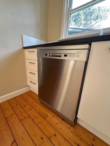 Dishwasher Stirling 1 yr old🏃63016485777665112