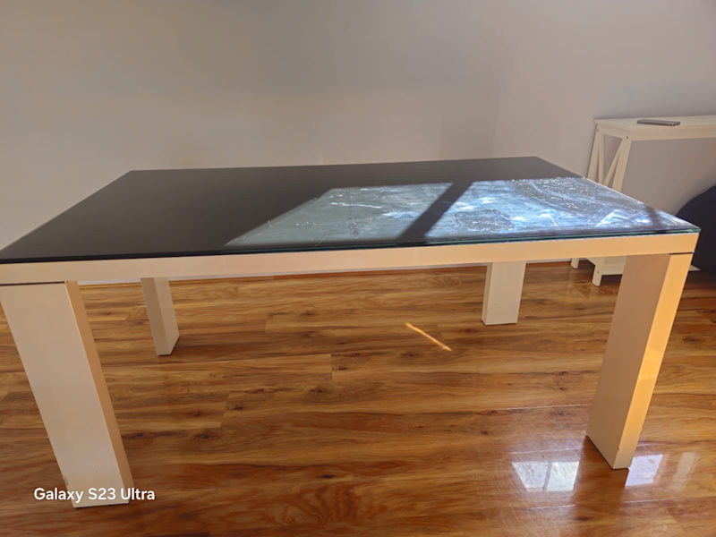 Black & white 6 seater dinning table62929669220609111