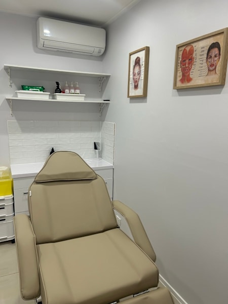Beauty room injectable tattoo + nail tech space for rent Beauty clinic62995620305539114