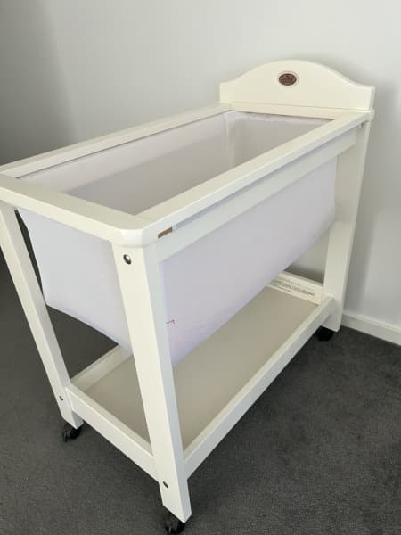 Boori white sales bassinet