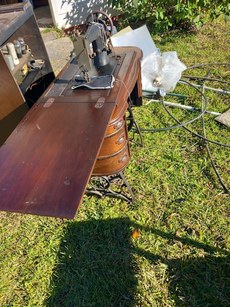 Antique Singer Sewing Machine 63023535727747111