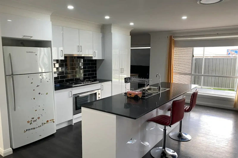 Spacious & Stylish Family Home in North Orange62929681523203111