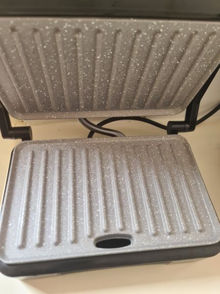 Brand new, NEVER USED hotplate,
750 W power, marble coated 

designed 63443375782147112