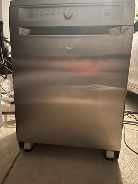 Under Bench Ariston Dishwasher. Good Condition. 630147095953941111