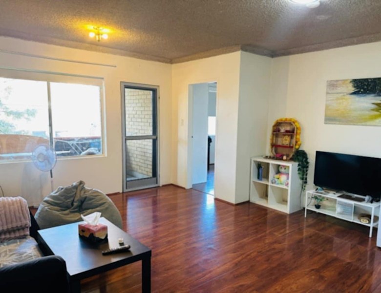 Room for rent63007596257795114