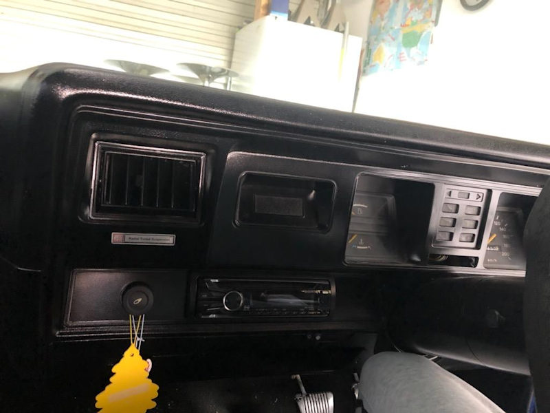 1982 WB Windowless Panelvan62936661702275112