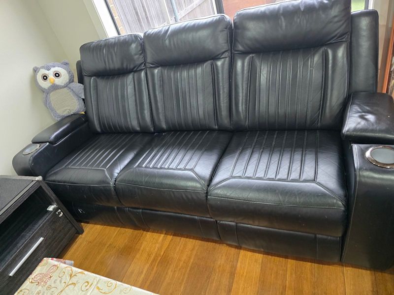 Recliner sofa 3 and 2 piece . 62863370781313113