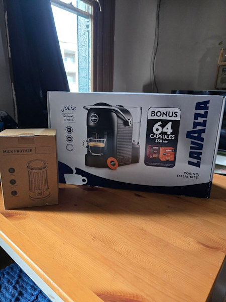 coffee machine and milk frother63019532280577111
