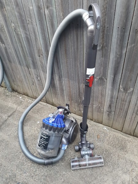 Dyson DC23 bagless vacuum 63470143084547110