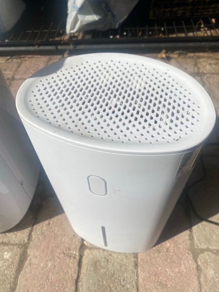 Small dehumidifier excellent condition630230861962261121