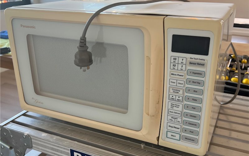 Free working microwave 63470144444546110