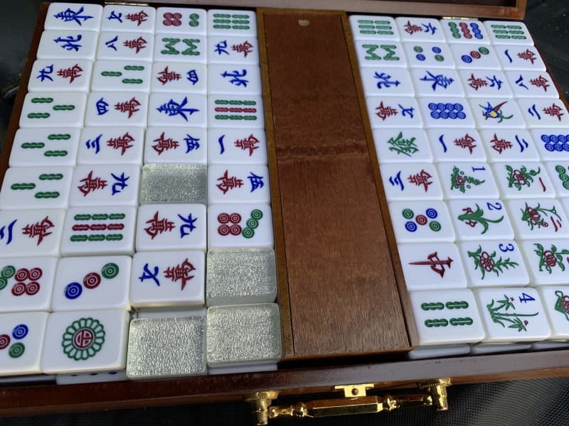 Vintage Mahjong Set with 136 tiles plus 2 bank tiles, Mahjong, Score Stick,  Dice