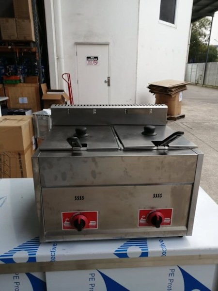 COMMERCIAL STAINLESS STEEL GAS LPG FRYER 20L CAPACITY DISPLAY STOCK NE63470144629891113