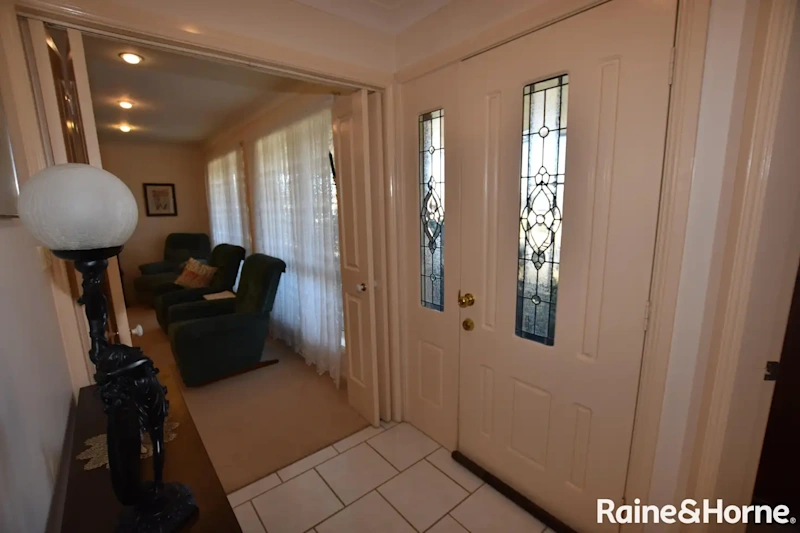A Quality Spacious Home with Plenty of Natural Sunlight & Many Extra Features62933717821058113