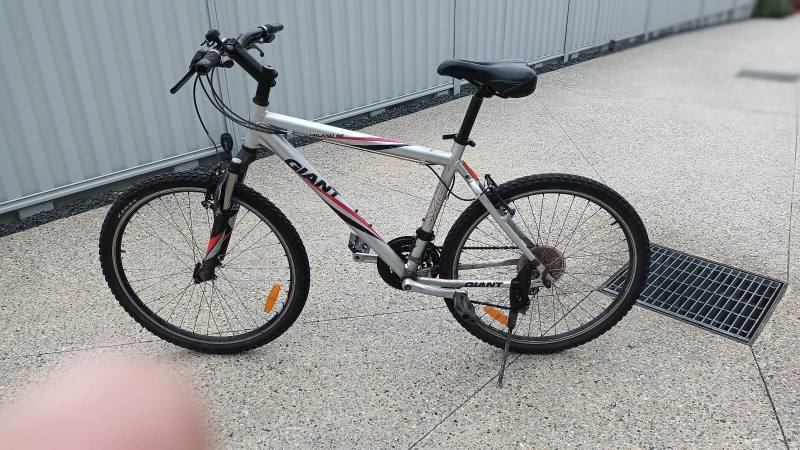 giant upland mountain bike