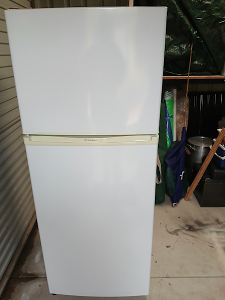 280 Ltr Fridge/ Freezer Westinghouse WTM2800WB630142377194251126
