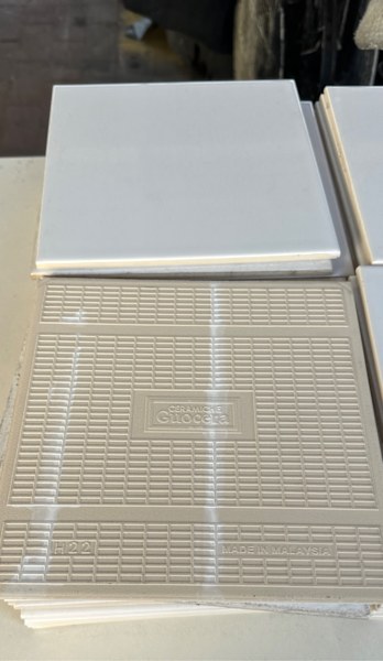 White ceramic tiles63437935609345112