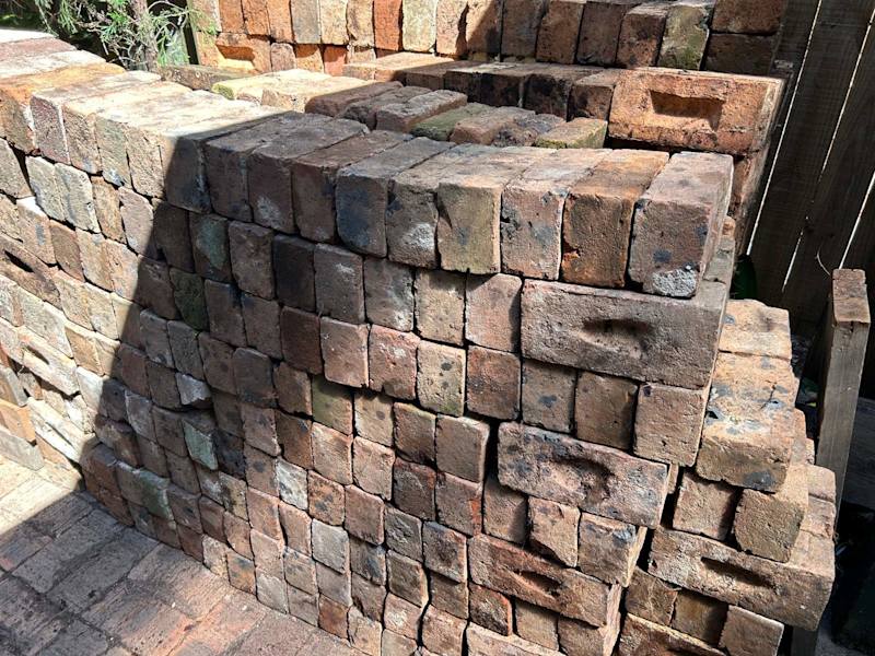 600 Sandstock bricks63010590188675112