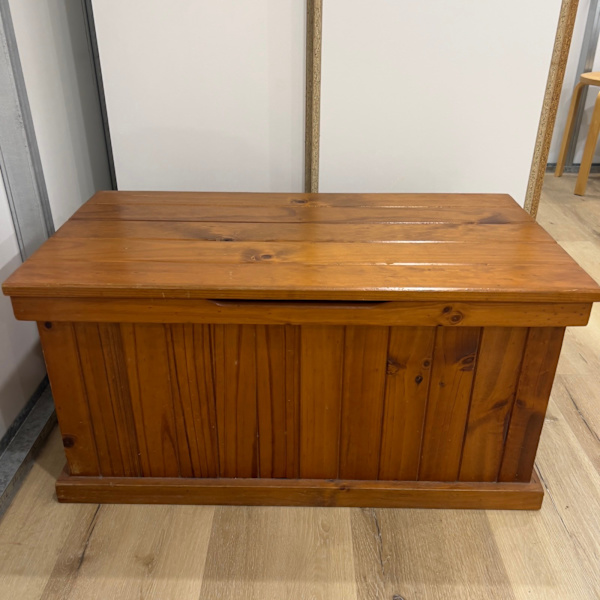 Wooden storage chest628634132079391113