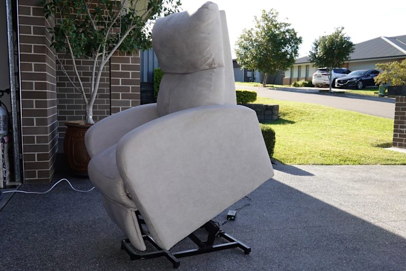 Electric lift lounge chair62864723411714112