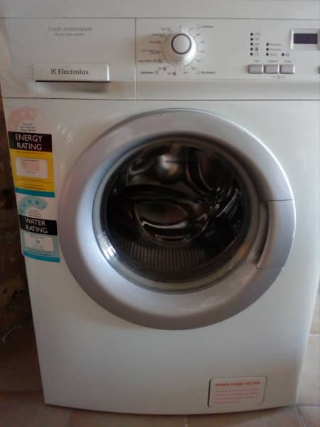 7kg front load electrolux washing machine ewf1074