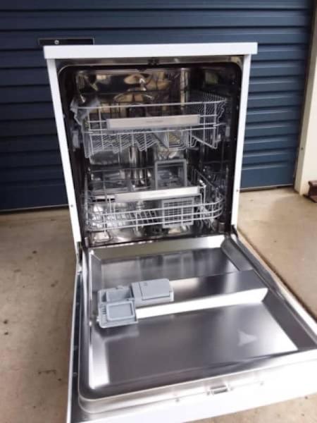 Fisher Paykel Dishwasher Model DW60CHP in as new condition, New Main C63612126840195112