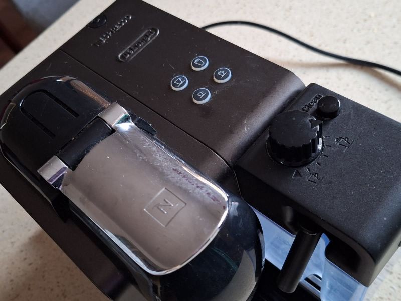 Nespresso Delonghi coffee machine for parts only.  machine has stopped63443984545665112