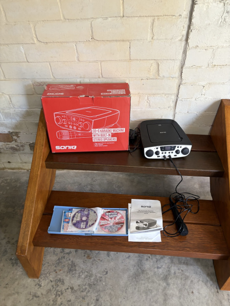 Entertainment CD + G Karaoke machine 62863382538371111