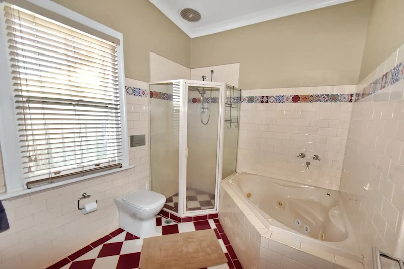 SOLID HOME, GREAT LOCATION62929682876931113