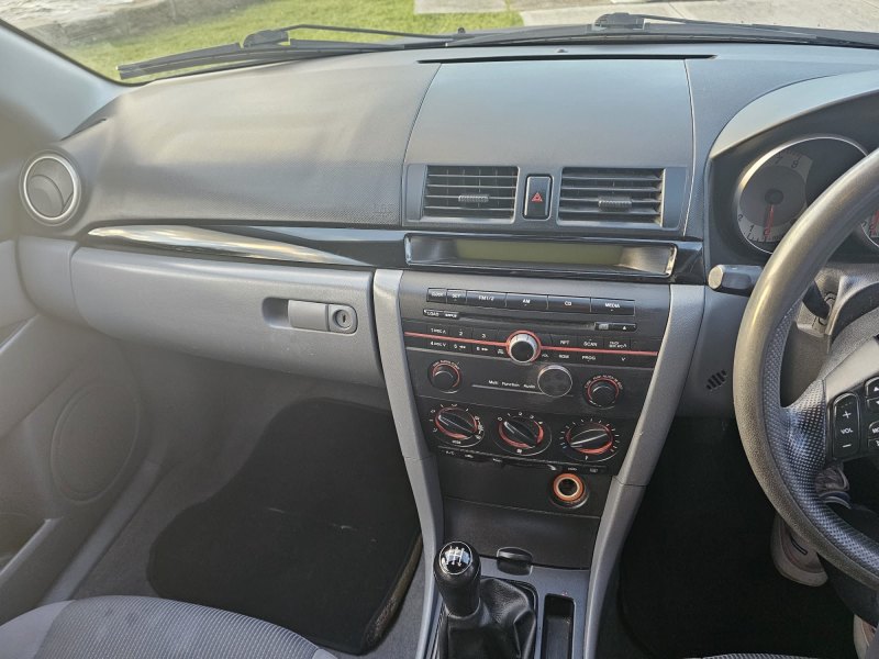 BLUE MAZDA 3 SEDAN 2006 62933710714114114