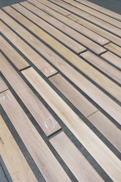 BLACKBUTT DECKING 135X19MM **FEATURE GRADE**63010883984385111