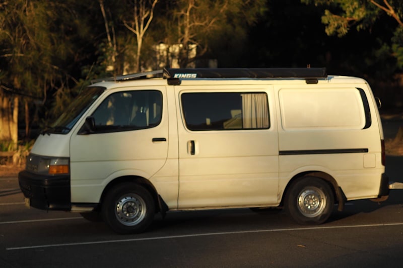 Toyota Hiace 2.4L Petrol manual 199762937626321411114