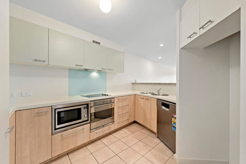 Charming apartment living!62929679186562112