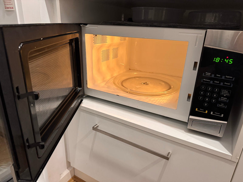 Russell hobbs 43 liter microwave oven63022633473666112