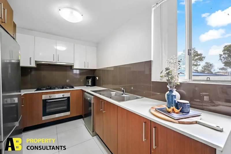 What a Location - 2 Bedroom 2 Bathroom walking to Toongabbie Station63007596211458111