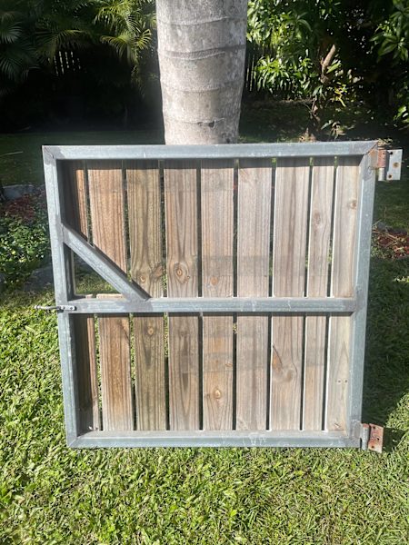 Steel gate with panels 1m x 1 m63011990765313112