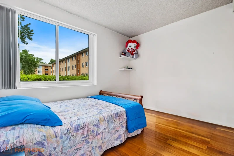 First floor unit in highly convenient location62929677909506114